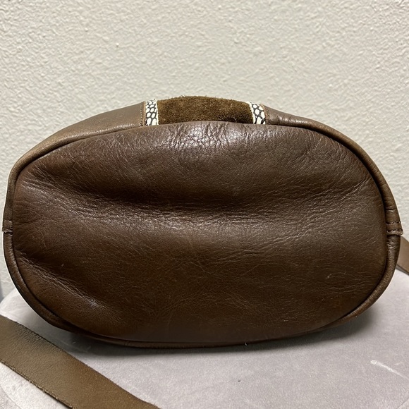 Madewell The Transport Bucket Bag: Suede Inset Edition - Picture 7 of 13